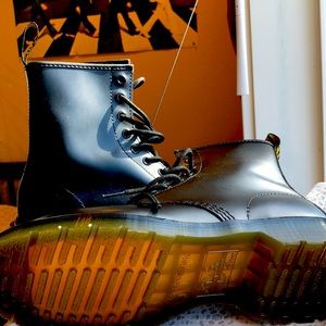 BRAND NEW DOC MARTENS SIZE 8
